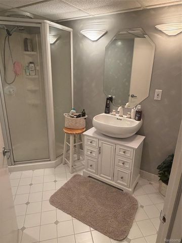 12164 Susan Avenue, Warren, MI 48093
