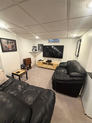 12164 Susan Avenue, Warren, MI 48093