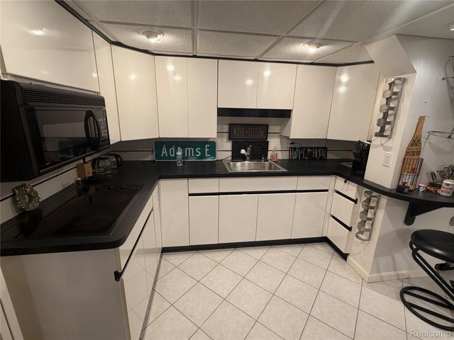 12164 Susan Avenue, Warren, MI 48093