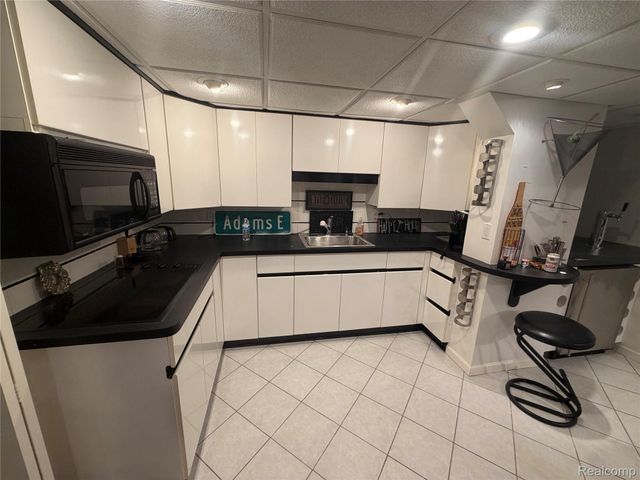12164 Susan Avenue, Warren, MI 48093