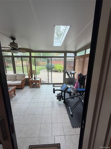 12164 Susan Avenue, Warren, MI 48093