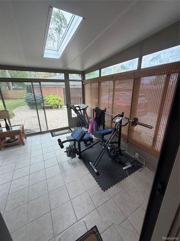 12164 Susan Avenue, Warren, MI 48093