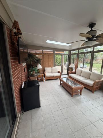 12164 Susan Avenue, Warren, MI 48093