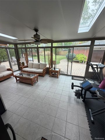 12164 Susan Avenue, Warren, MI 48093