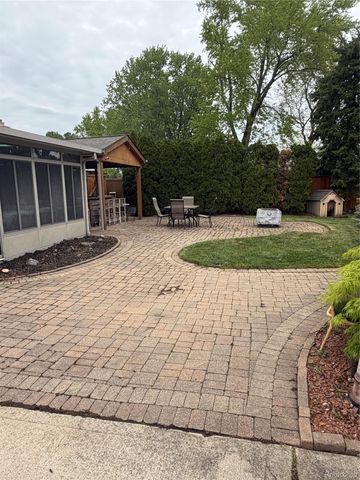 12164 Susan Avenue, Warren, MI 48093