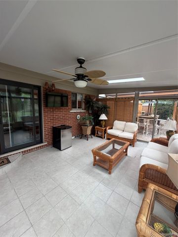 12164 Susan Avenue, Warren, MI 48093