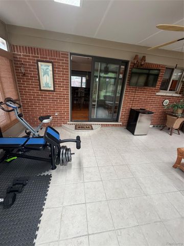 12164 Susan Avenue, Warren, MI 48093