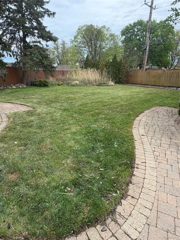 12164 Susan Avenue, Warren, MI 48093
