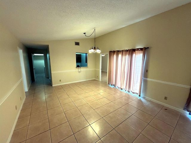 2400 SW 19th Avenue 128, Boynton Beach, FL 33426