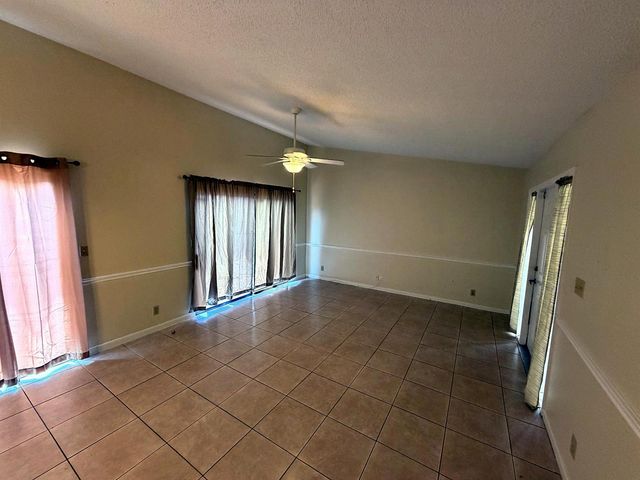 2400 SW 19th Avenue 128, Boynton Beach, FL 33426