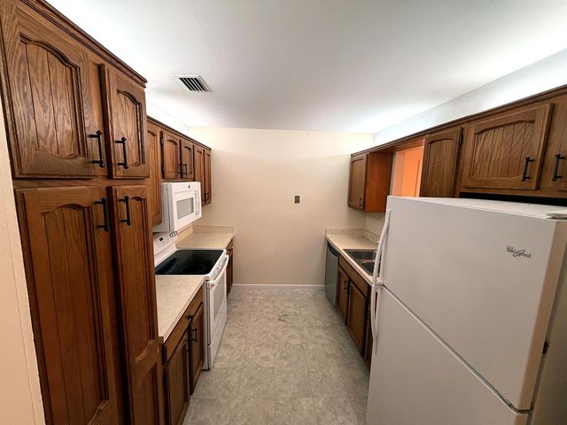 2400 SW 19th Avenue 128, Boynton Beach, FL 33426