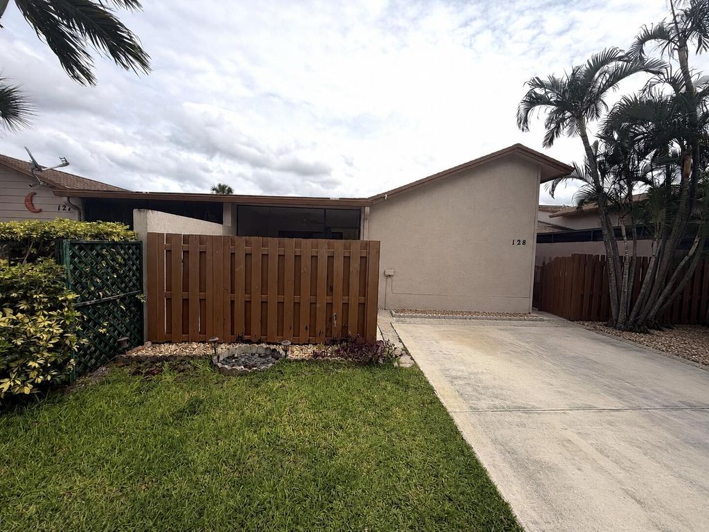 2400 SW 19th Avenue 128, Boynton Beach, FL 33426