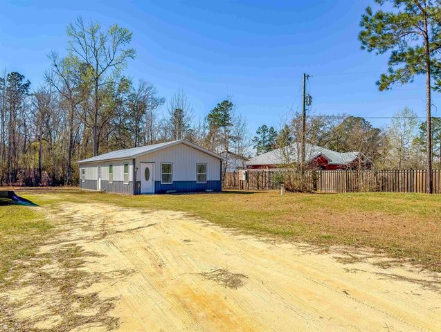 11953 NW Lake Mystic Lee Duggar Road, Bristol, FL 32321