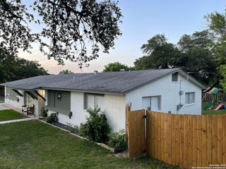101 FURLONG DR, Universal City, TX 78148