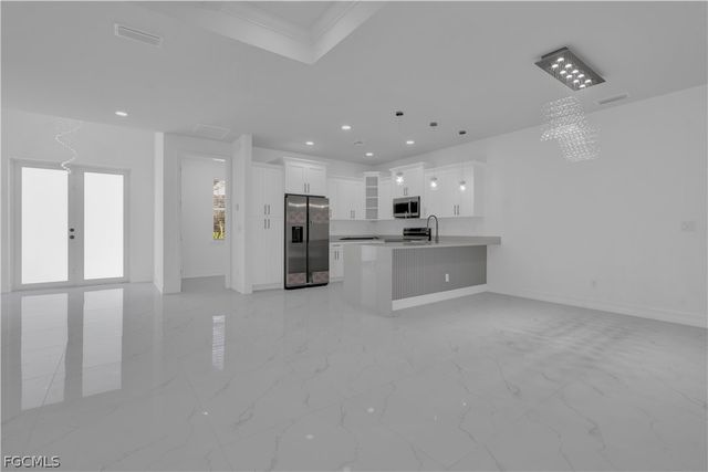 2104 Edward AVE, Alva, FL 33920