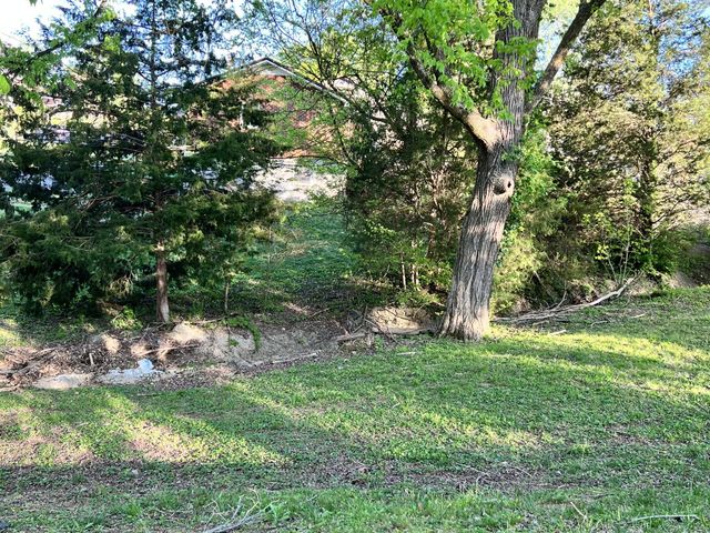 323 Clearview Dr, Clarksville, TN 37043