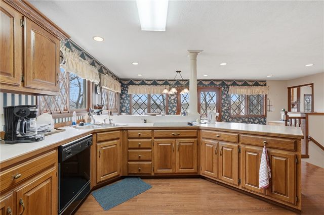 757 Lakeview Drive, Eureka Springs, AR 72631