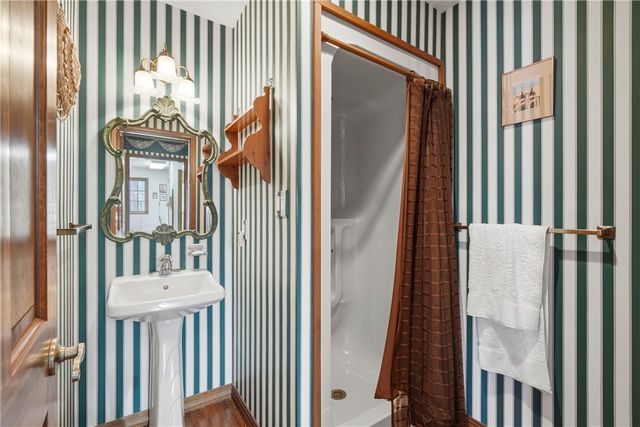 757 Lakeview Drive, Eureka Springs, AR 72631