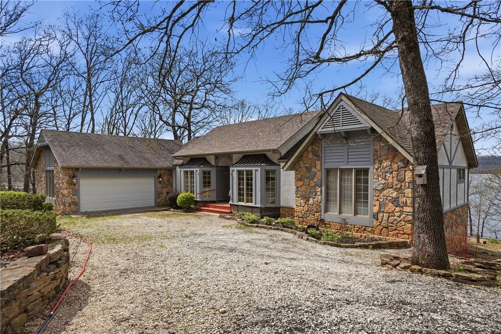 757 Lakeview Drive, Eureka Springs, AR 72631