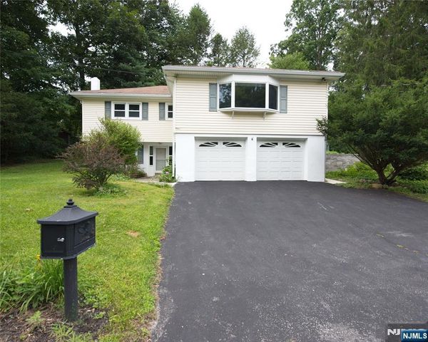 4 Rainbow Trail, Vernon, NJ 07422