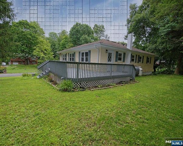 4 Rainbow Trail, Vernon, NJ 07422