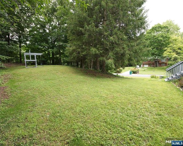 4 Rainbow Trail, Vernon, NJ 07422