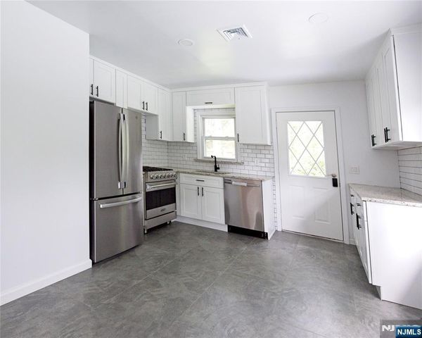 4 Rainbow Trail, Vernon, NJ 07422