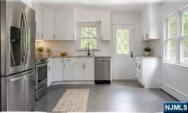 4 Rainbow Trail, Vernon, NJ 07422
