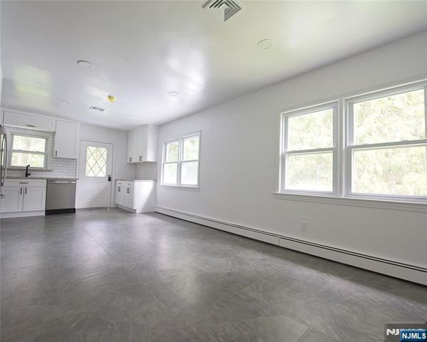 4 Rainbow Trail, Vernon, NJ 07422