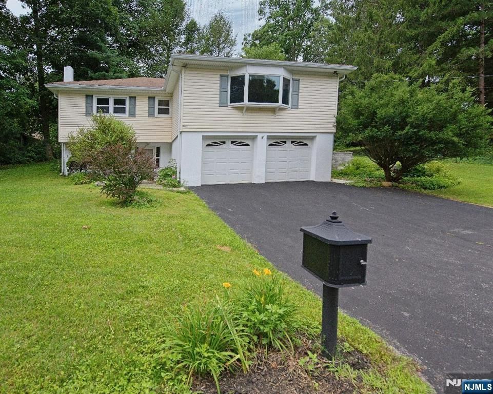 4 Rainbow Trail, Vernon, NJ 07422