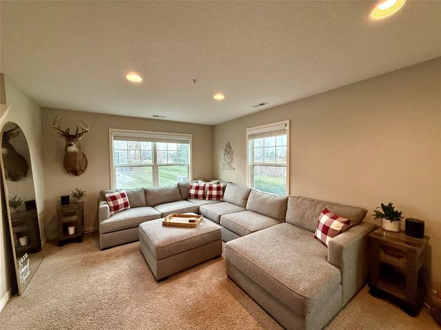 170 80th Street 106, West Des Moines, IA 50266