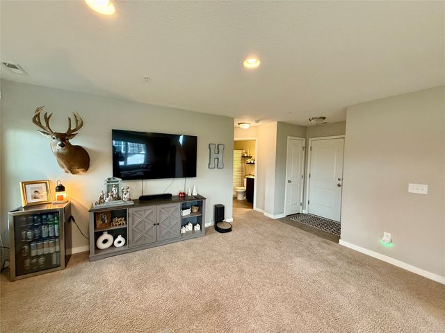 170 80th Street 106, West Des Moines, IA 50266