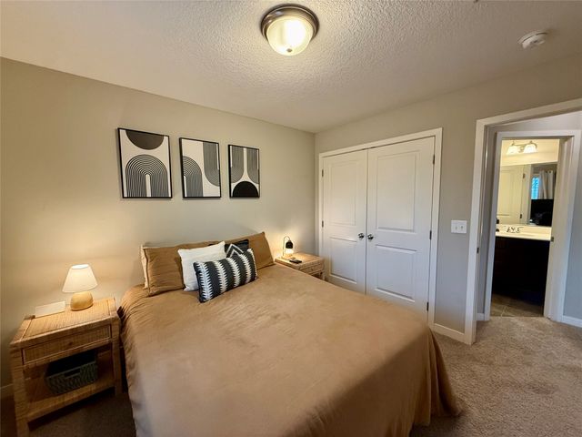 170 80th Street 106, West Des Moines, IA 50266