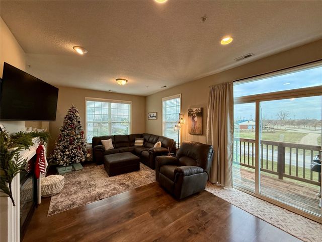 170 80th Street 106, West Des Moines, IA 50266