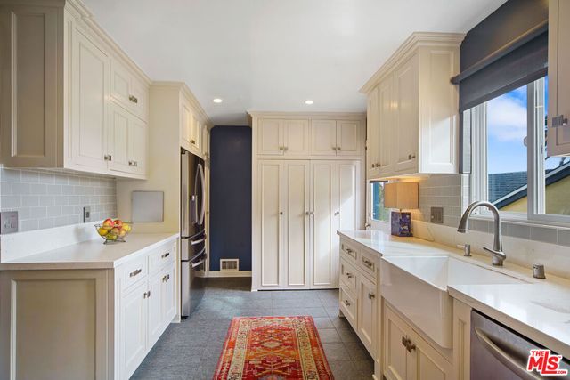 3085 Motor Avenue, Los Angeles, CA 90064