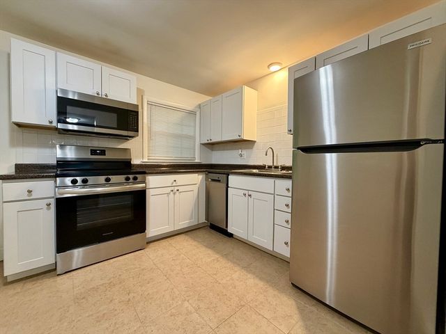 15 Park Avenue 4, Foxboro, MA 02035