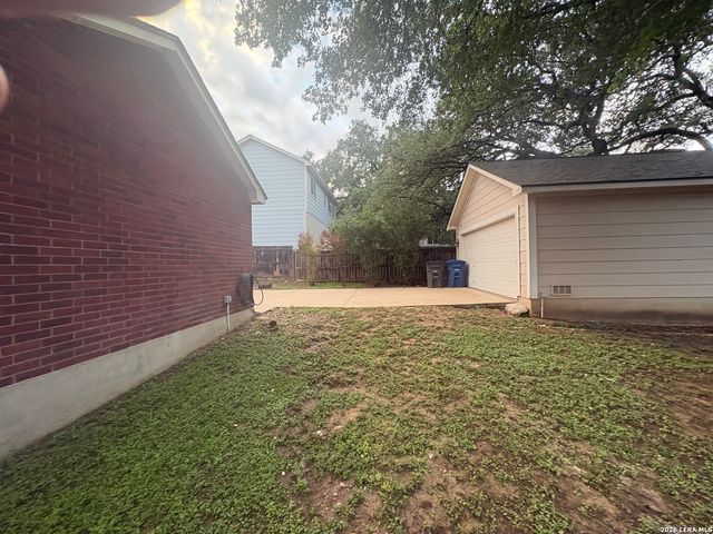 8607 WILLOW GLEN DR, San Antonio, TX 78250