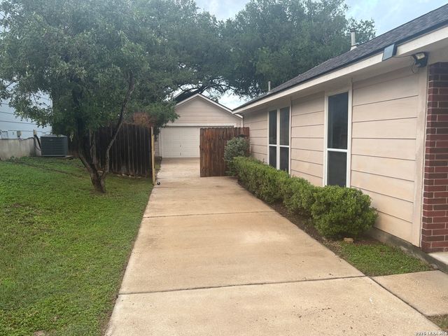 8607 WILLOW GLEN DR, San Antonio, TX 78250