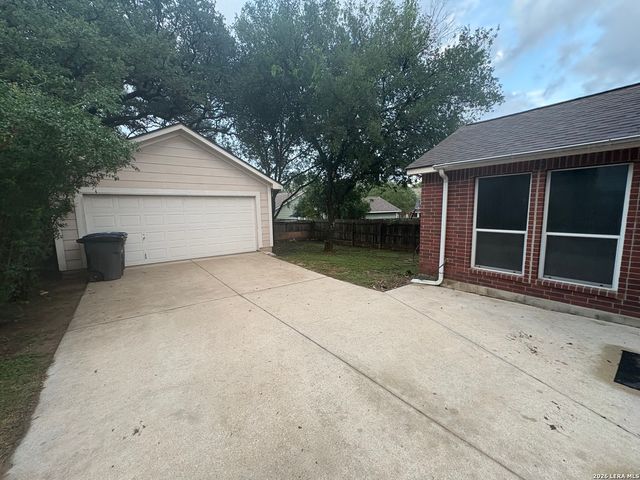 8607 WILLOW GLEN DR, San Antonio, TX 78250