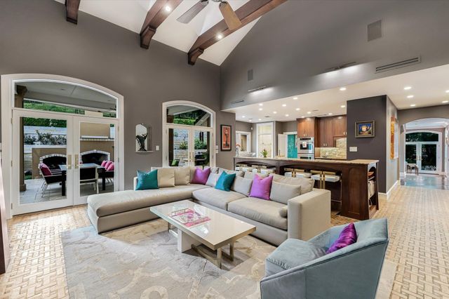206 Las Lomas DR, West Lake Hills, TX 78746