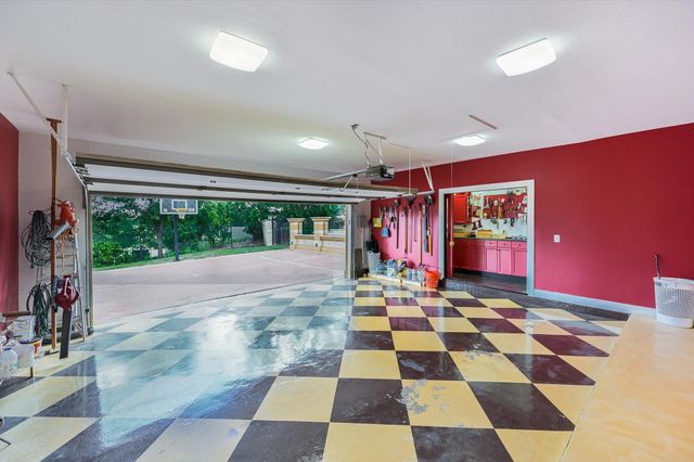 206 Las Lomas DR, West Lake Hills, TX 78746