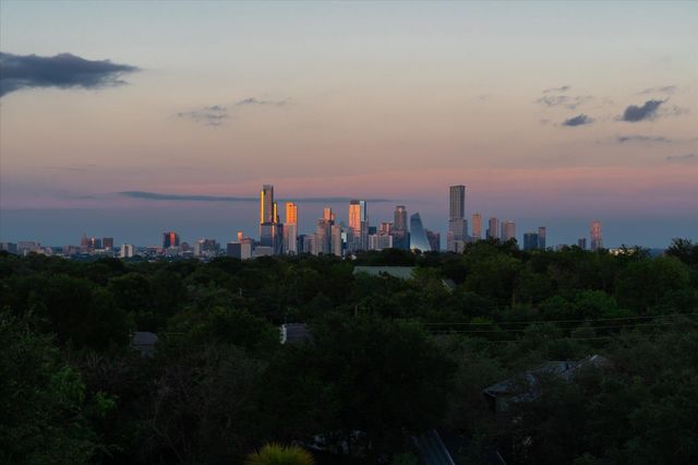 206 Las Lomas DR, West Lake Hills, TX 78746