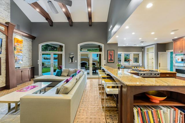 206 Las Lomas DR, West Lake Hills, TX 78746