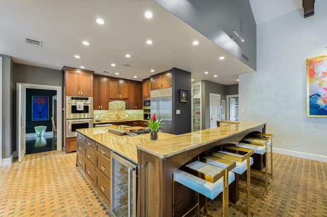 206 Las Lomas DR, West Lake Hills, TX 78746