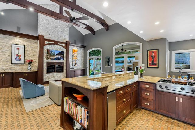 206 Las Lomas DR, West Lake Hills, TX 78746
