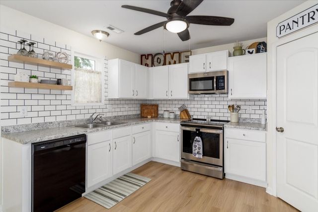 2210 Sunflower Street, Perry, IA 50220