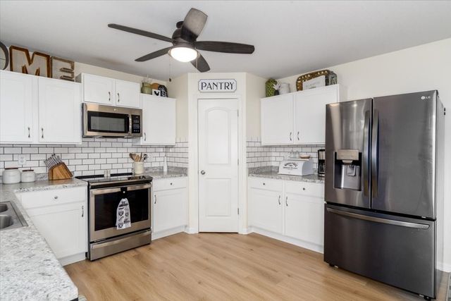 2210 Sunflower Street, Perry, IA 50220