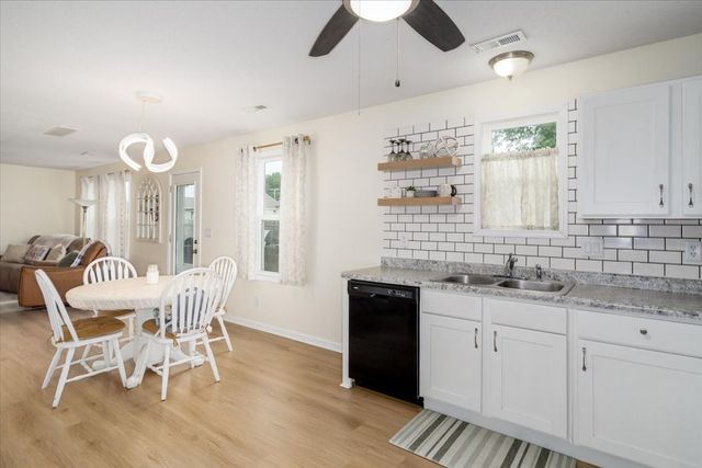 2210 Sunflower Street, Perry, IA 50220
