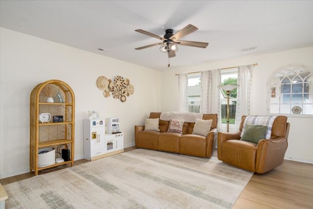 2210 Sunflower Street, Perry, IA 50220