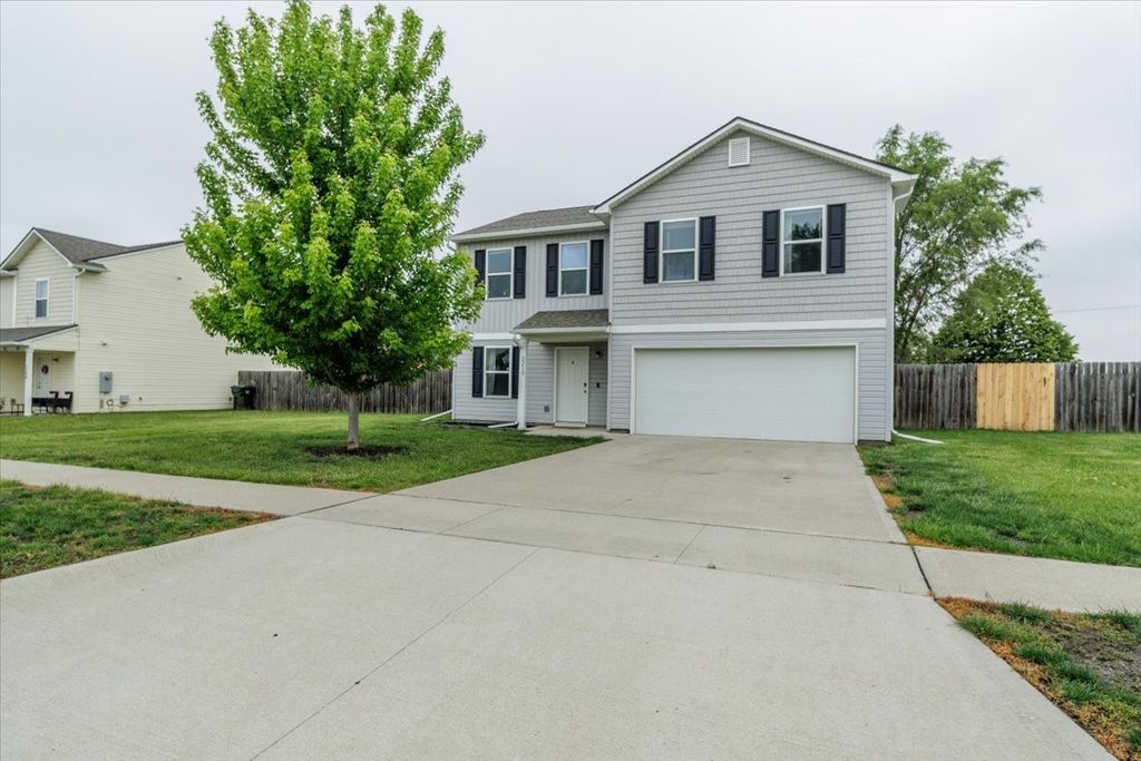 2210 Sunflower Street, Perry, IA 50220